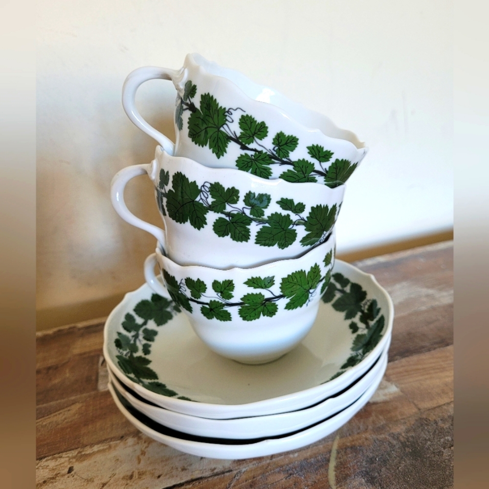 Meissen Antigue 19th century set of 3 tea cups and 3 saucers